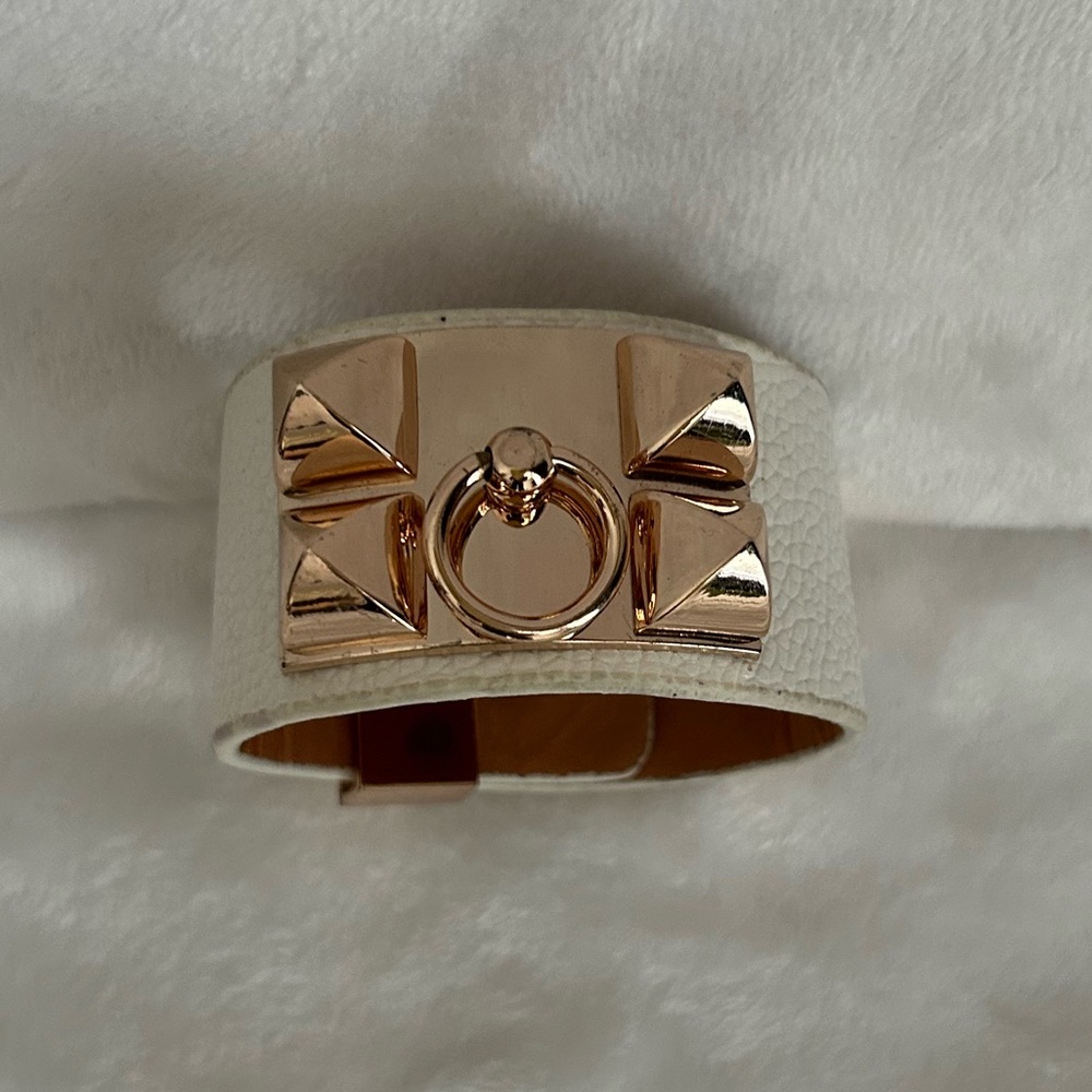 Collier de chien inspired white bracelet